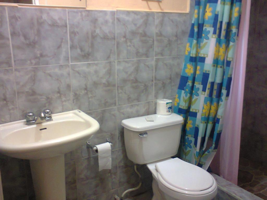 Yard Style Hotel Kingston Room photo